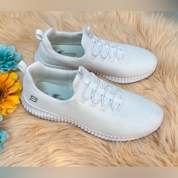 Sporto Shoes - Women's White Skechers Slip On Sneakers Sz 9 With Memory Foam